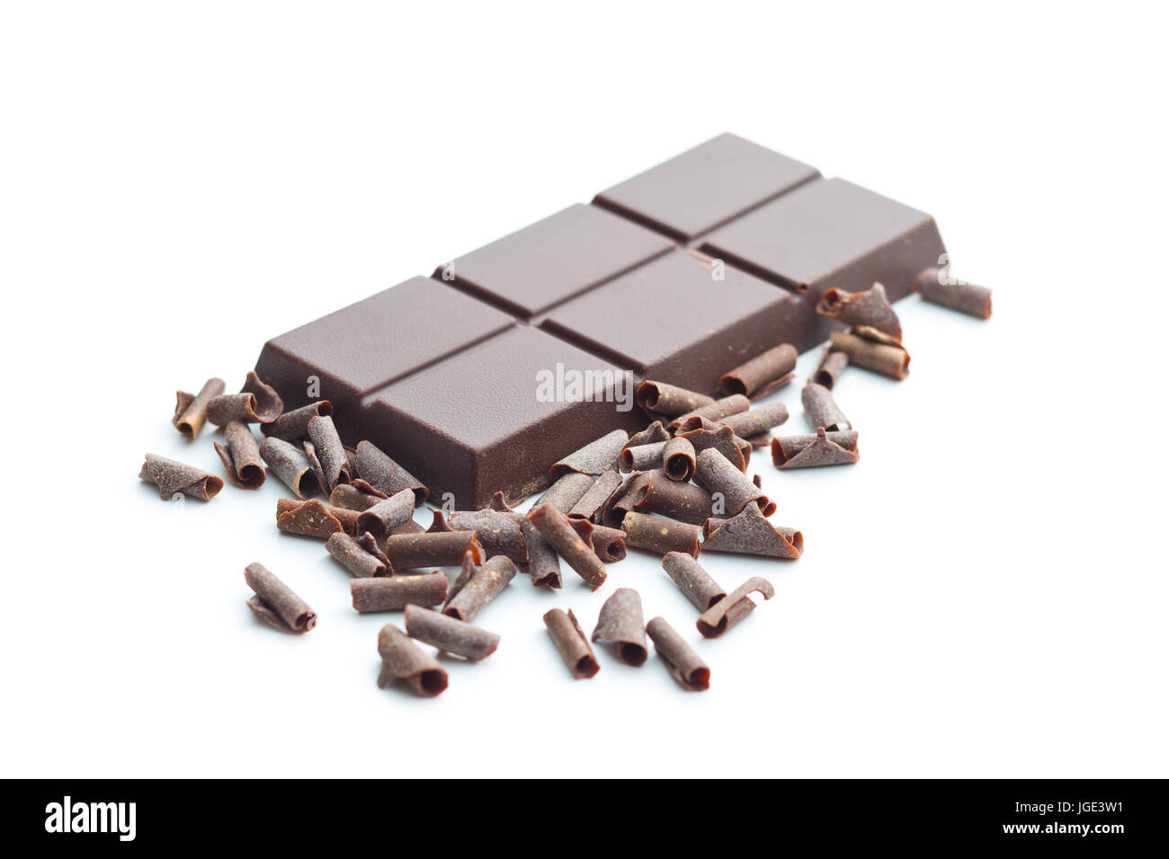 Gustosi i riccioli di cioccolato e bar isolato su sfondo bianco. Foto Stock