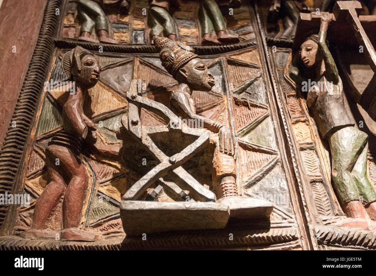 Il legno del pannello della porta dalla popolazione Yoruba, Nigeria, presso il British Museum, Great Russell Street, Londra, Inghilterra, Regno Unito Foto Stock