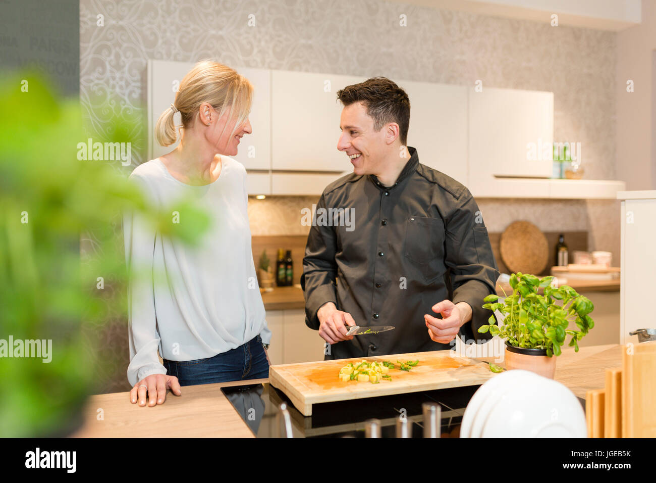 Cuocere offre un corso di cucina Foto Stock