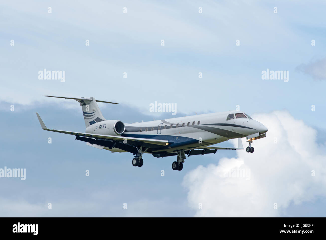 Ember ERJ 135 Legacy 600 aeromobili in aeroporto Dalcross Inverness nelle Highlands scozzesi UK Foto Stock