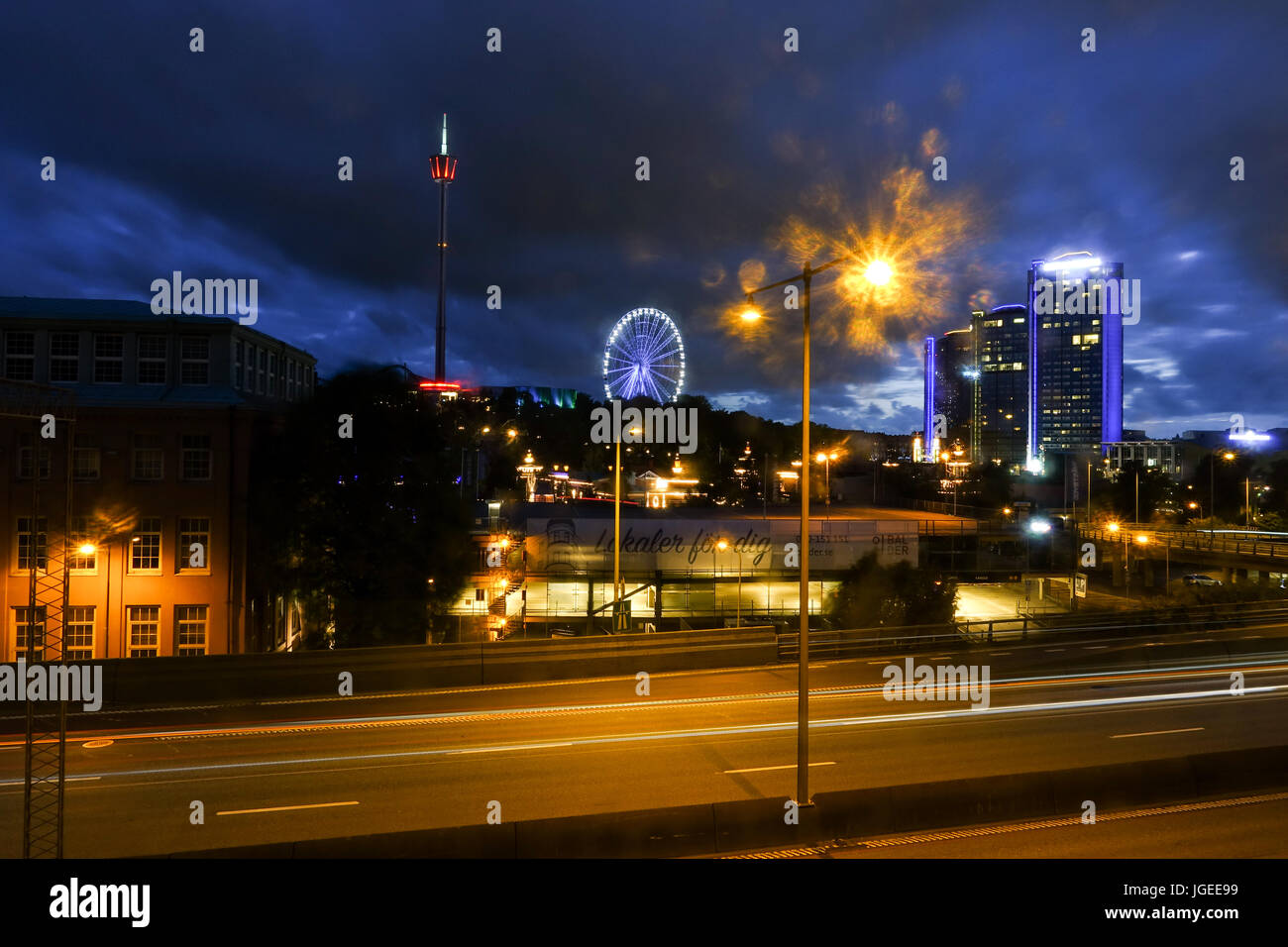 A Göteborg con Lisebergs parco di divertimenti e Gothia towers Foto Stock