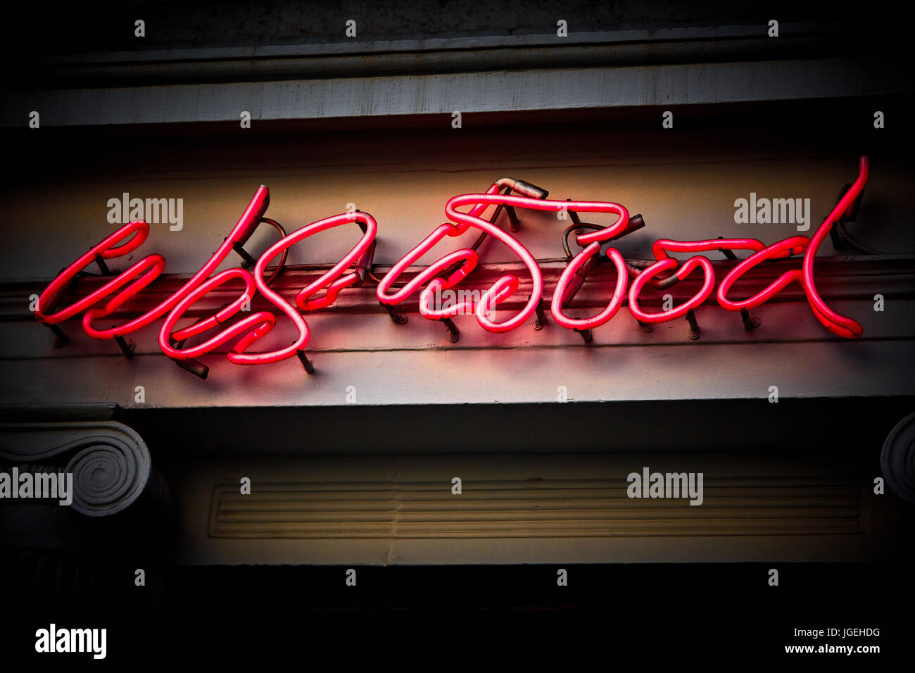 Insegna al neon sopra Vivienne Westwood il flagship store in Conduit Street nel quartiere di Mayfair, Londra Foto Stock