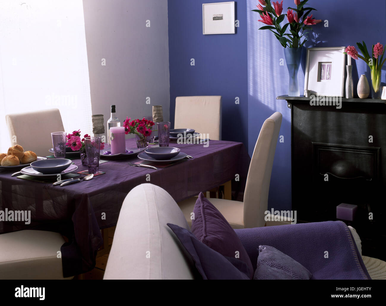 Modern open plan soggiorno, sala da pranzo e spazio Foto Stock