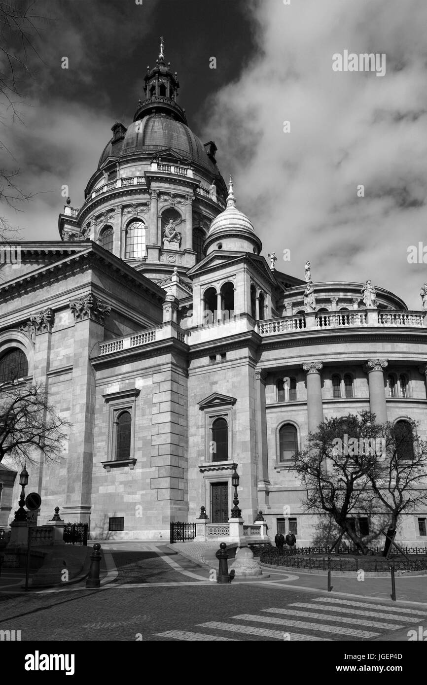 Esterno della Chiesa Cattolica Romana di St Stephens Basilica, città di Budapest, Ungheria Foto Stock