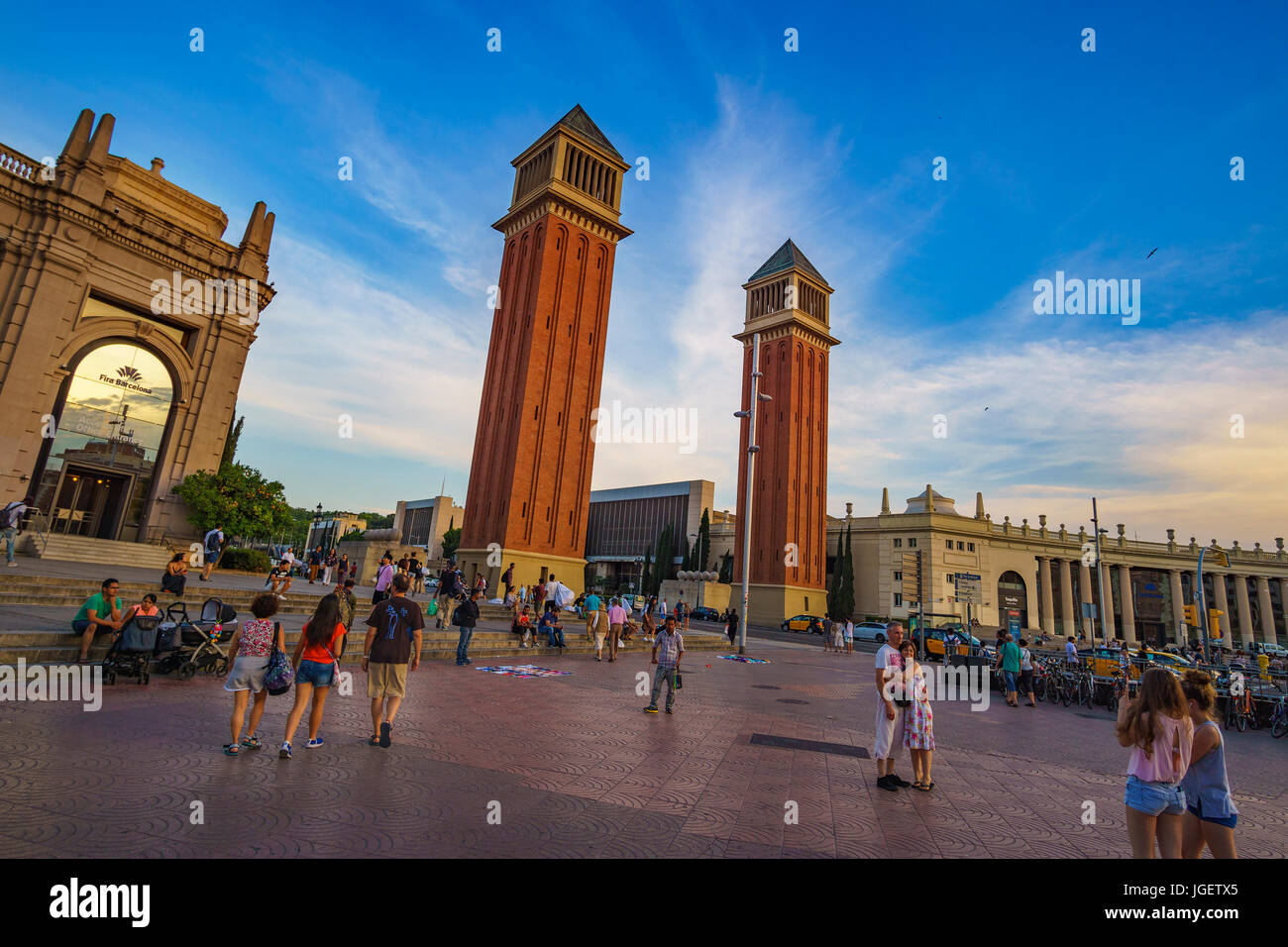 Torri Veneziane in Plaça d'Espanya conosciuta anche come Plaza de Espana, è uno della Barcellona più importanti piazze. Foto Stock