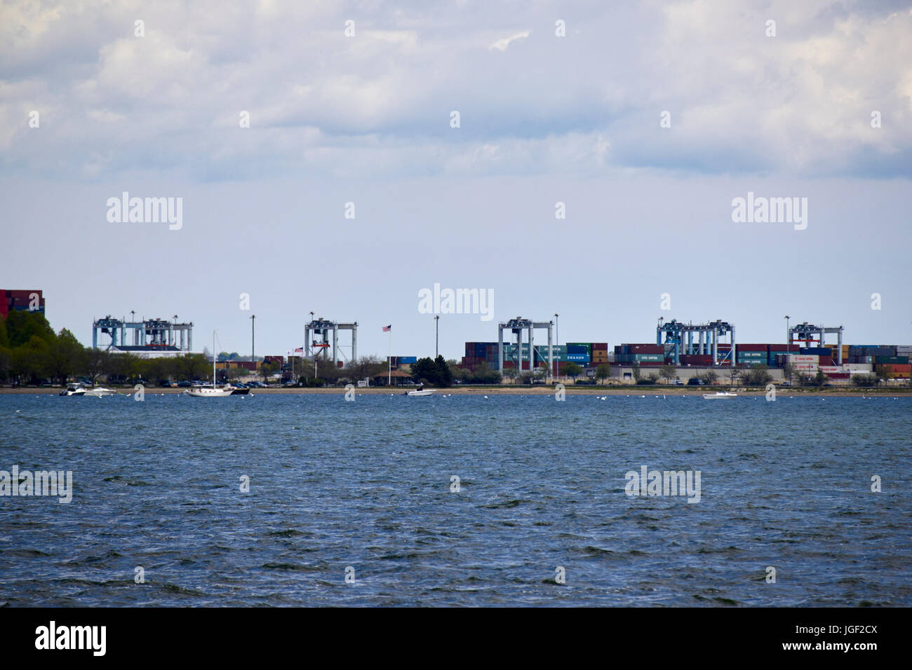 Vista di conley terminal container del porto dal mare Boston STATI UNITI D'AMERICA Foto Stock