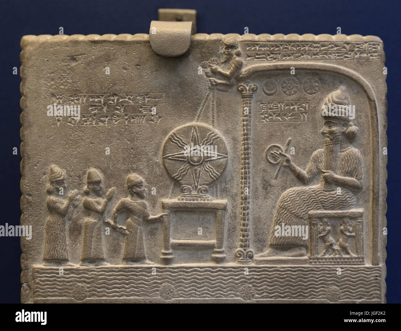 Dio sole compressa. Re Nabu-apla-iddina celebra l'installazione statua del dio Shamash. 860-850 A.C. Sippar, Iraq. British Museum. Foto Stock