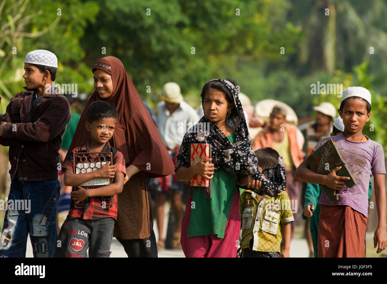 Gli studenti del Maktab (mattina scuola islamica) presso il Saint Martin's Island. Teknaf, Cox's Bazar, Bangladesh. Foto Stock