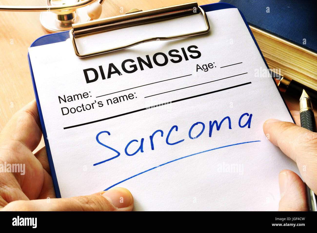 Sarcoma di diagnosi in una forma medica. Foto Stock