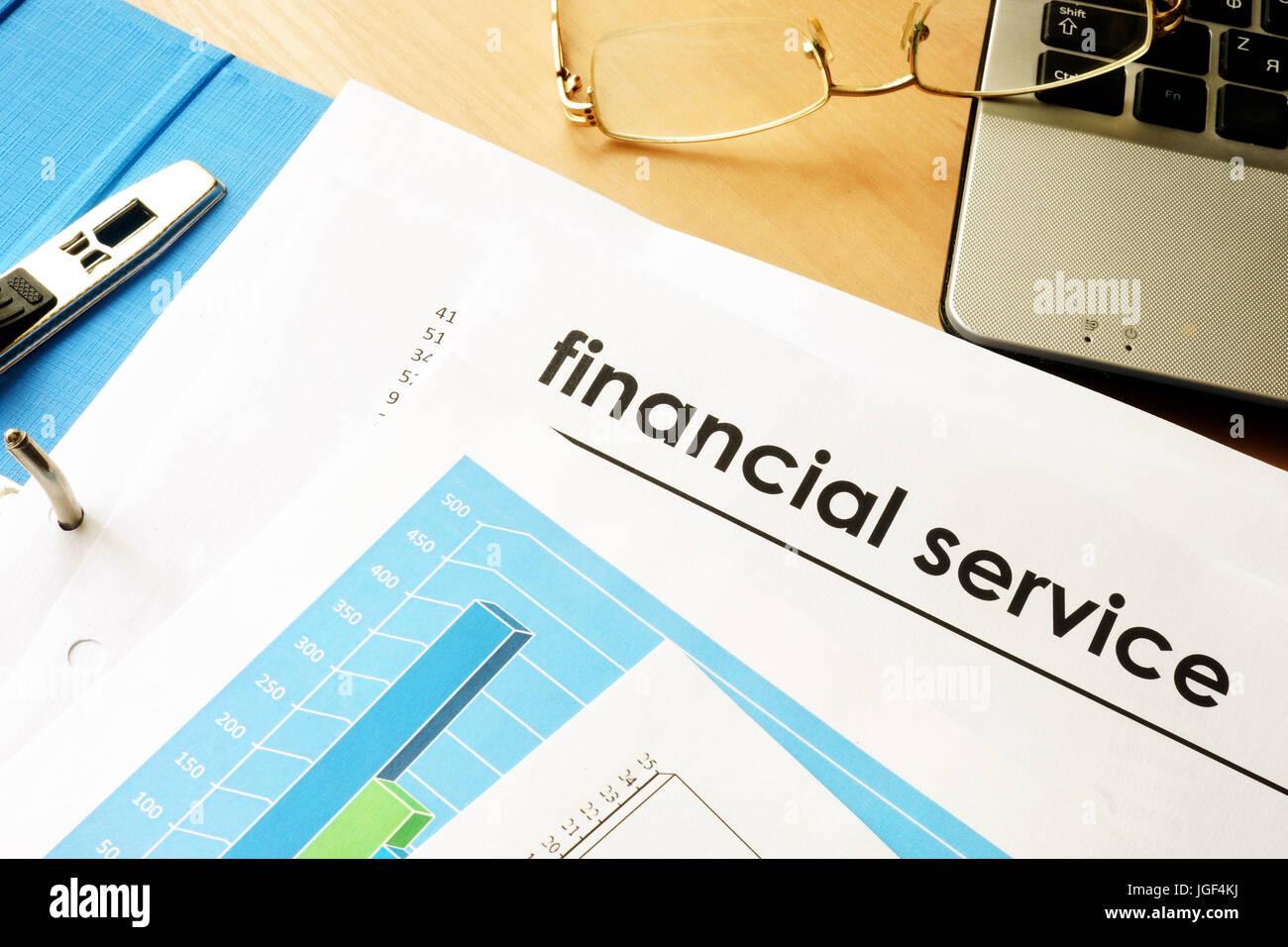 Le carte con il titolo del servizio finanziario. Foto Stock