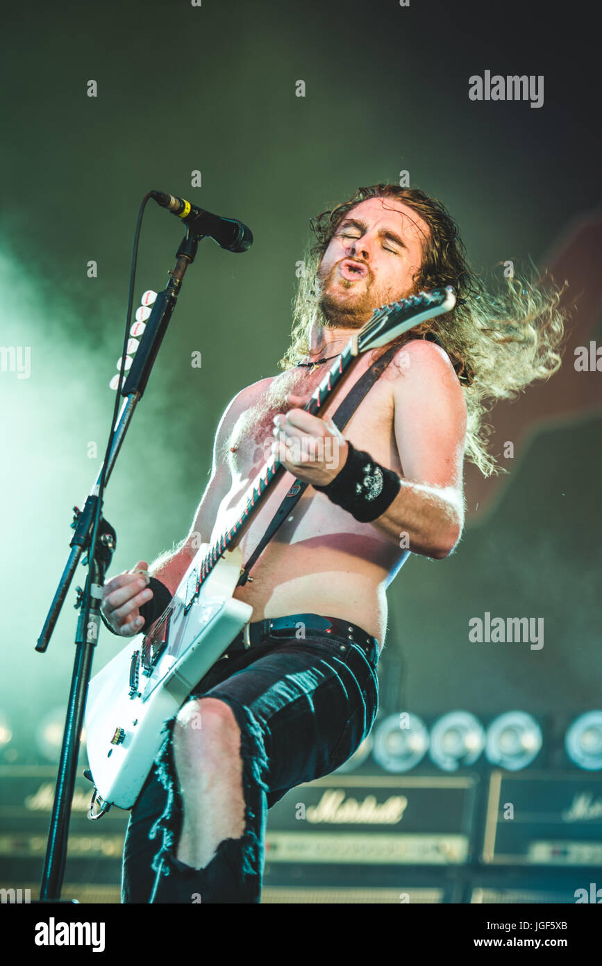 Giugno 17, 2017: Airbourne performance dal vivo sul palco del Festival Hellfest 2017 in Clisson Foto: Alessandro Bosio Foto Stock
