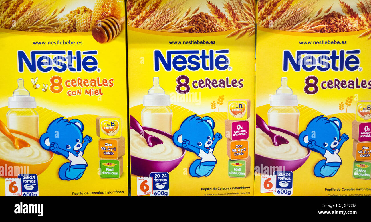 Nestle il cibo per neonati in spagnolo supermercato Foto Stock