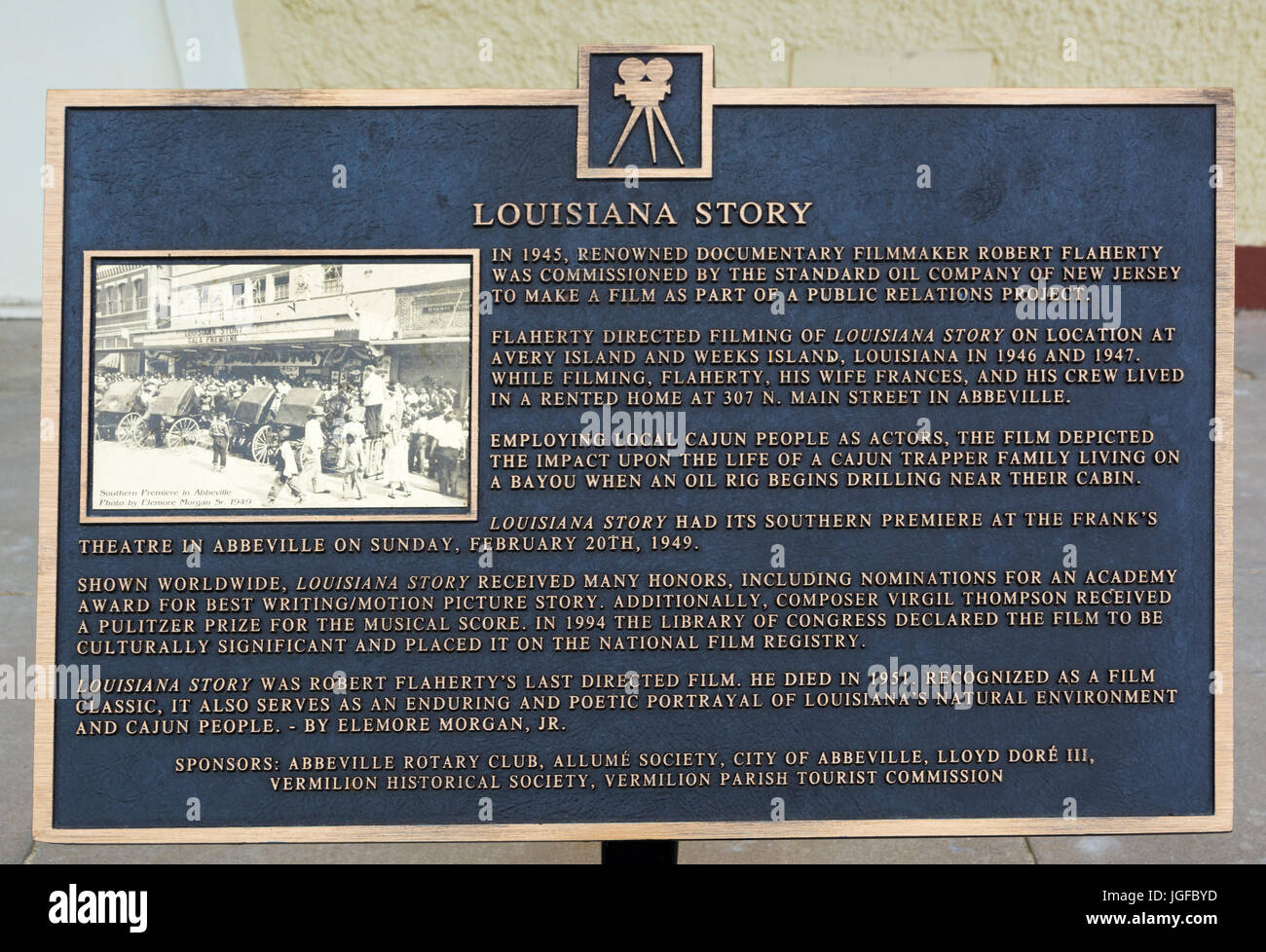 In Louisiana, Abbeville, parrocchia di Vermilion, placca di circa 1949 film "Louisiana Story' si trova nella parte anteriore del Frank's Theatre Foto Stock