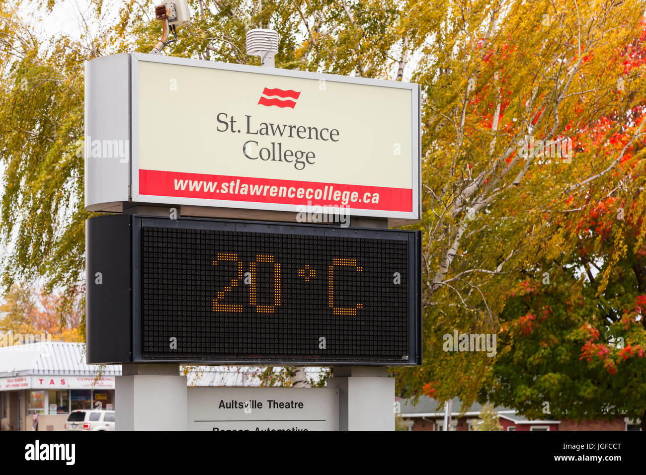 Un segno e un logo per San Lawrence College presso il Campus di Cornovaglia in Cornovaglia, Ontario, Canada. Foto Stock