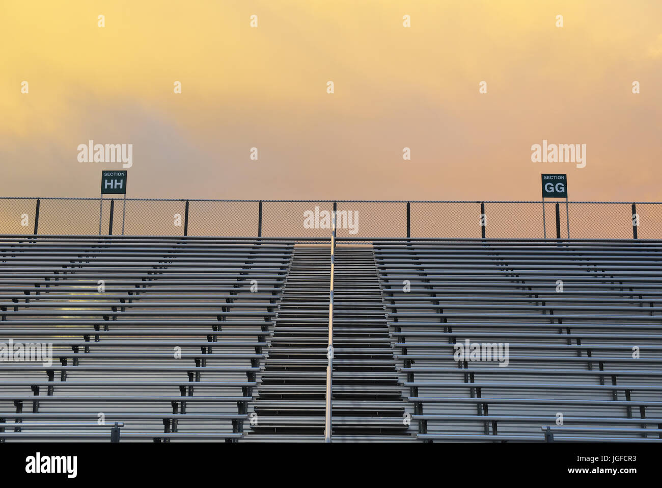 Immagine di stand vuoti in uno stadio Foto Stock