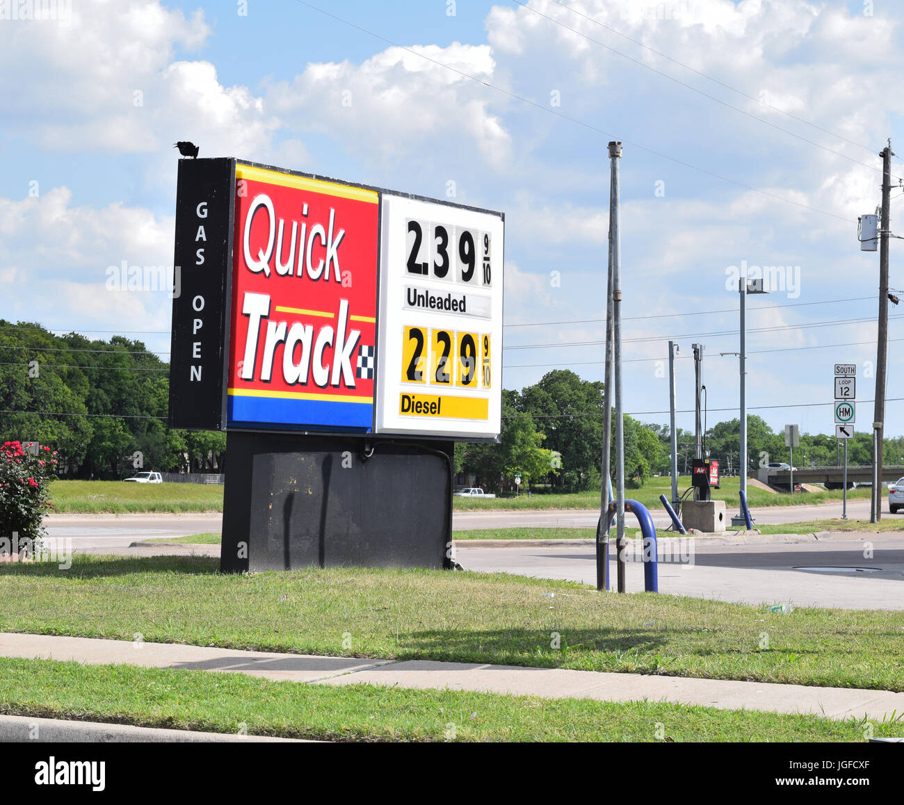 I prezzi del gas a benzina americana Station (stazione di gas) che mostra elevati prezzi del gas Foto Stock