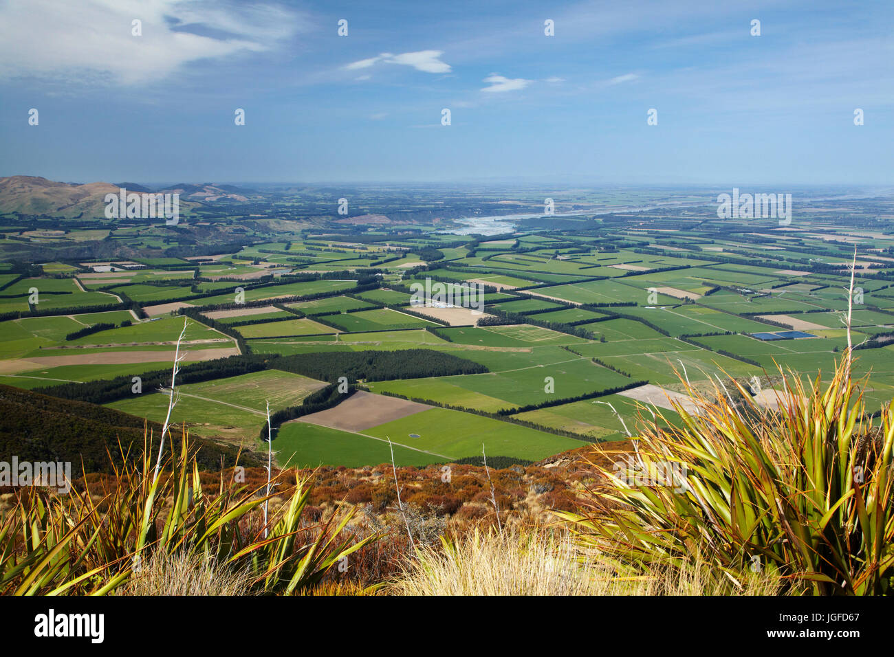 Canterbury Plains e Rakaia River visto dal Monte Hutt, metà Canterbury, Isola del Sud, Nuova Zelanda Foto Stock