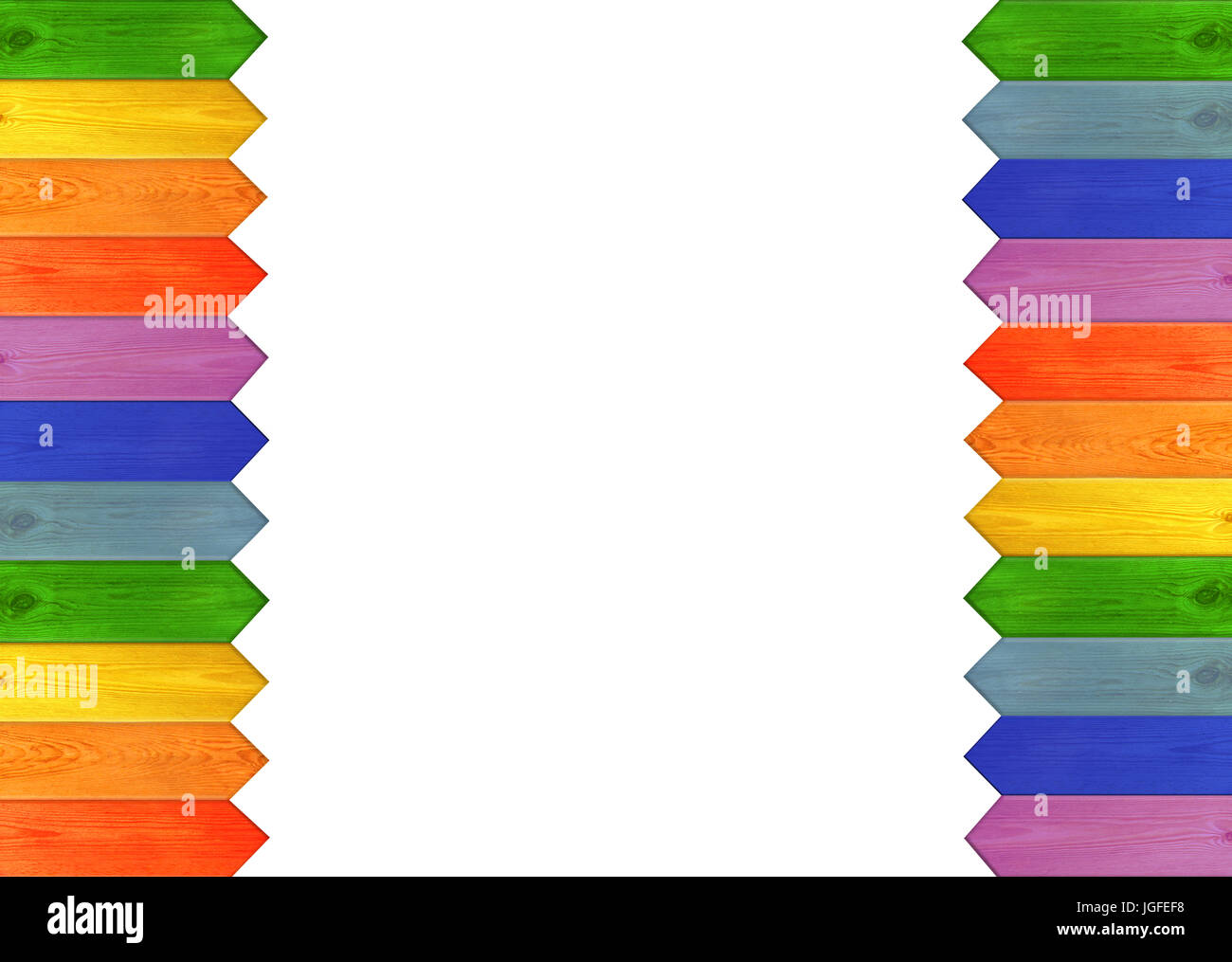 Recinzione multicolori sui bordi isolato su uno sfondo bianco. Multicolore di recinzione di legno dai colori dell'arcobaleno. Luogo vuoto per il testo Foto Stock
