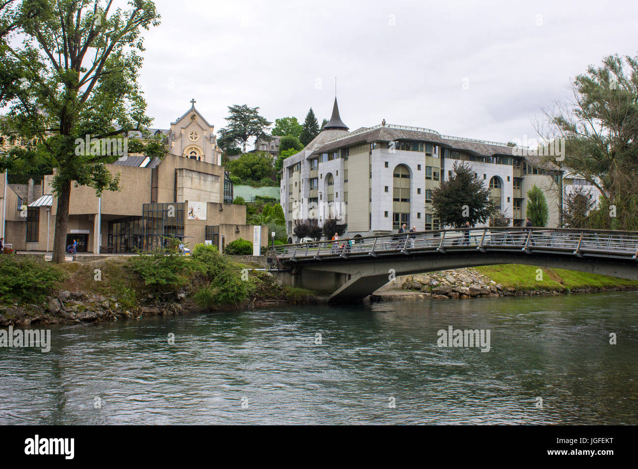 Il Santuario di Nostra Signora di Lourdes, meta di pellegrinaggio in Francia famosa per il rinomato forza risanatrice della sua acqua. Foto Stock