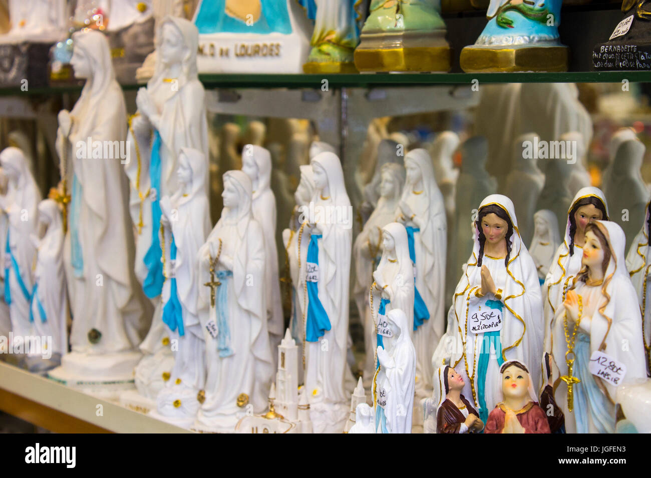 Il Santuario di Nostra Signora di Lourdes, meta di pellegrinaggio in Francia famosa per il rinomato forza risanatrice della sua acqua. Foto Stock