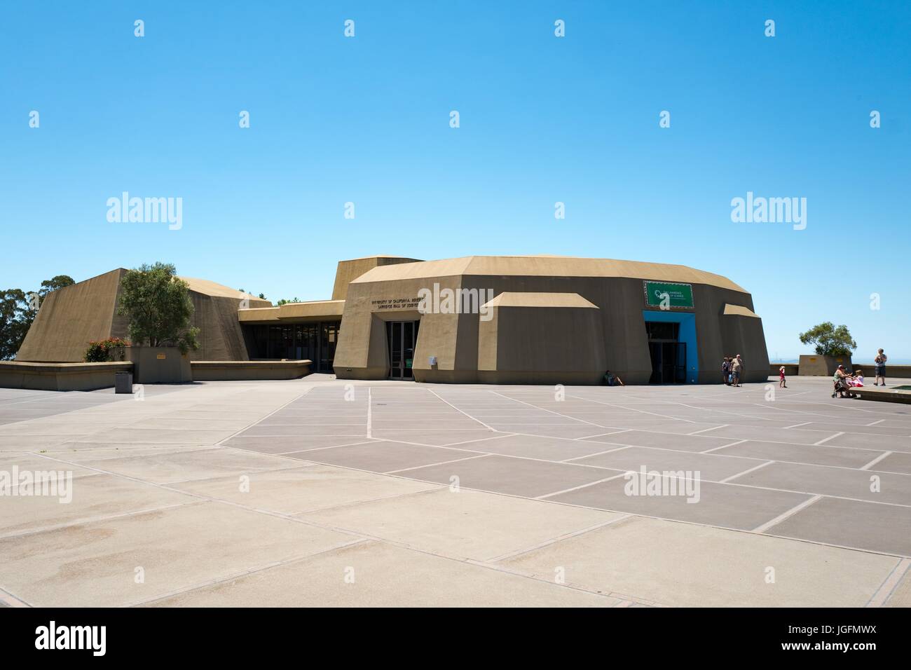 Un edificio di cemento del Lawrence Hall of Science in Tilden Parco Regionale, Berkeley, California, 19 giugno 2017. Foto Stock