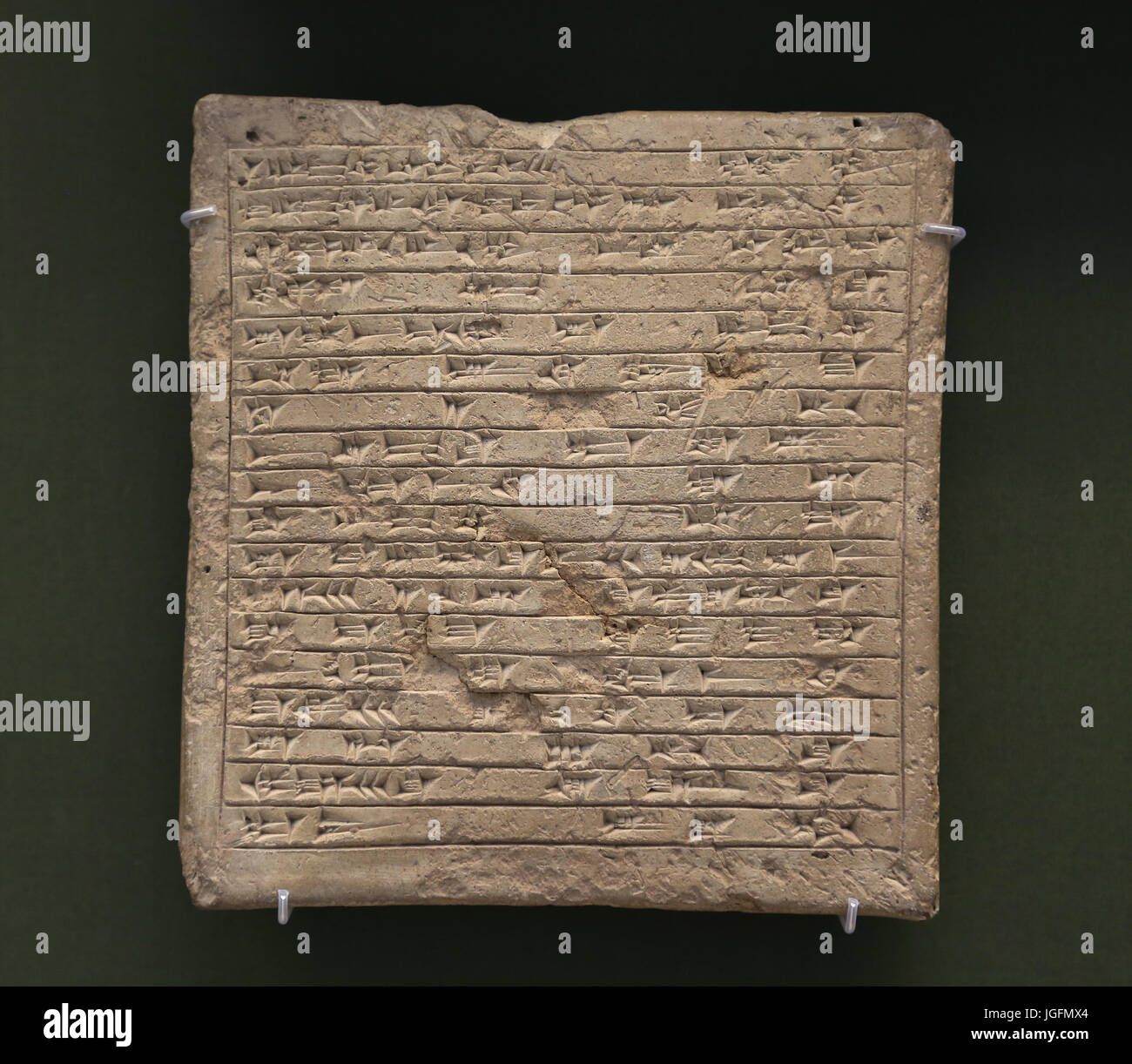 Tablet commemora la costruzione di casa. Regno di Re Ashur-Uballit I. 1363-1328 A.C. Ashur, Iraq. British Museum. Londra. Foto Stock