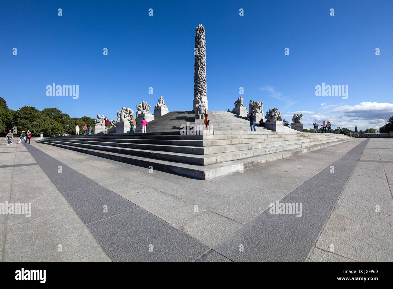 Monumento Monolitten presso il Parco Frogner. Frogner Park è il parco più grande di Oslo e ha la più grande collezione di rose in Norvegia. Il parco è molto popolare in estate volte tra i locali e i turisti. Foto Stock