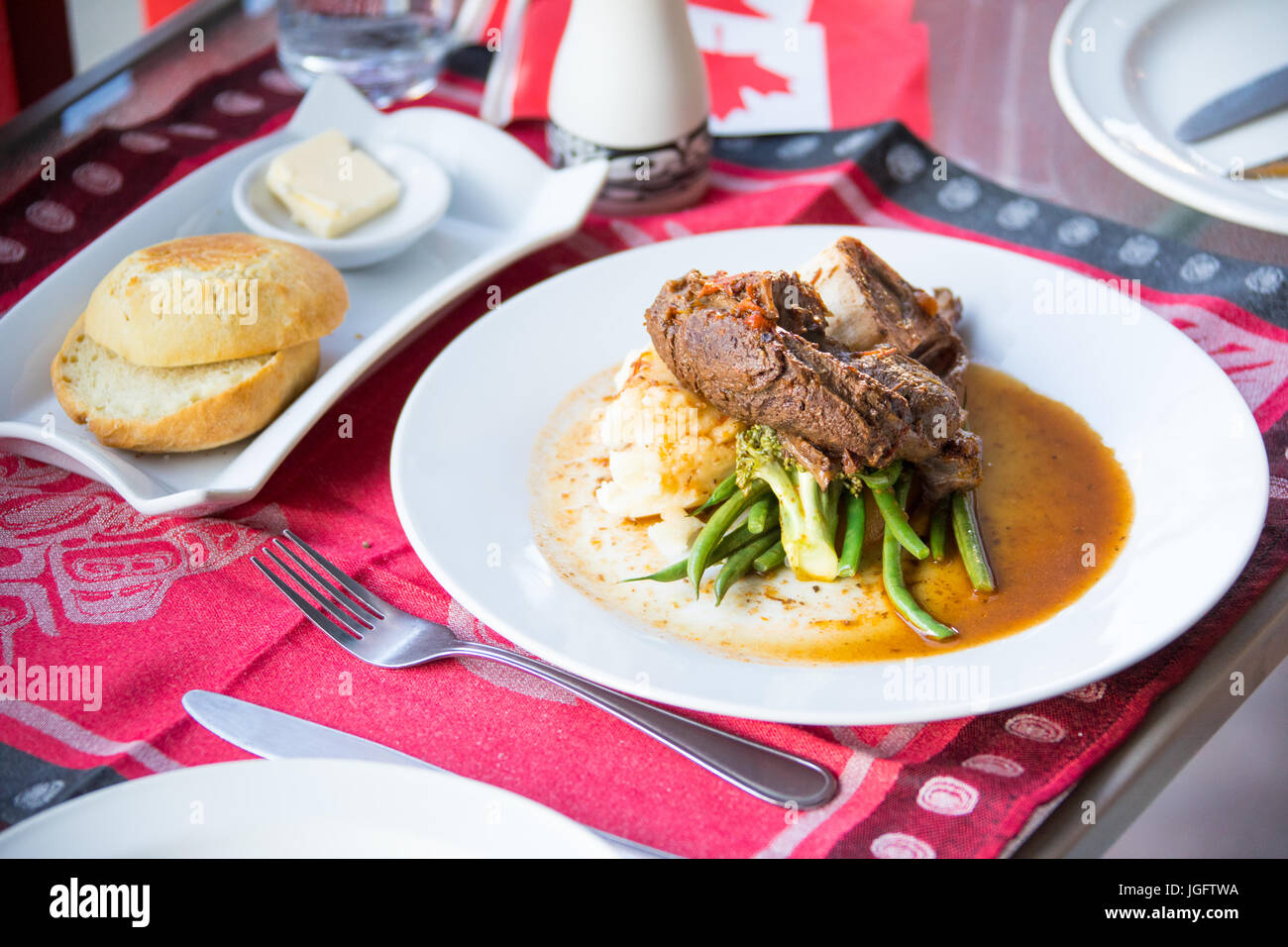 Elk gambo in salmone N' Bannock nativo Bistro alimentare, Fairfield piste, Vancouver, Canada Foto Stock