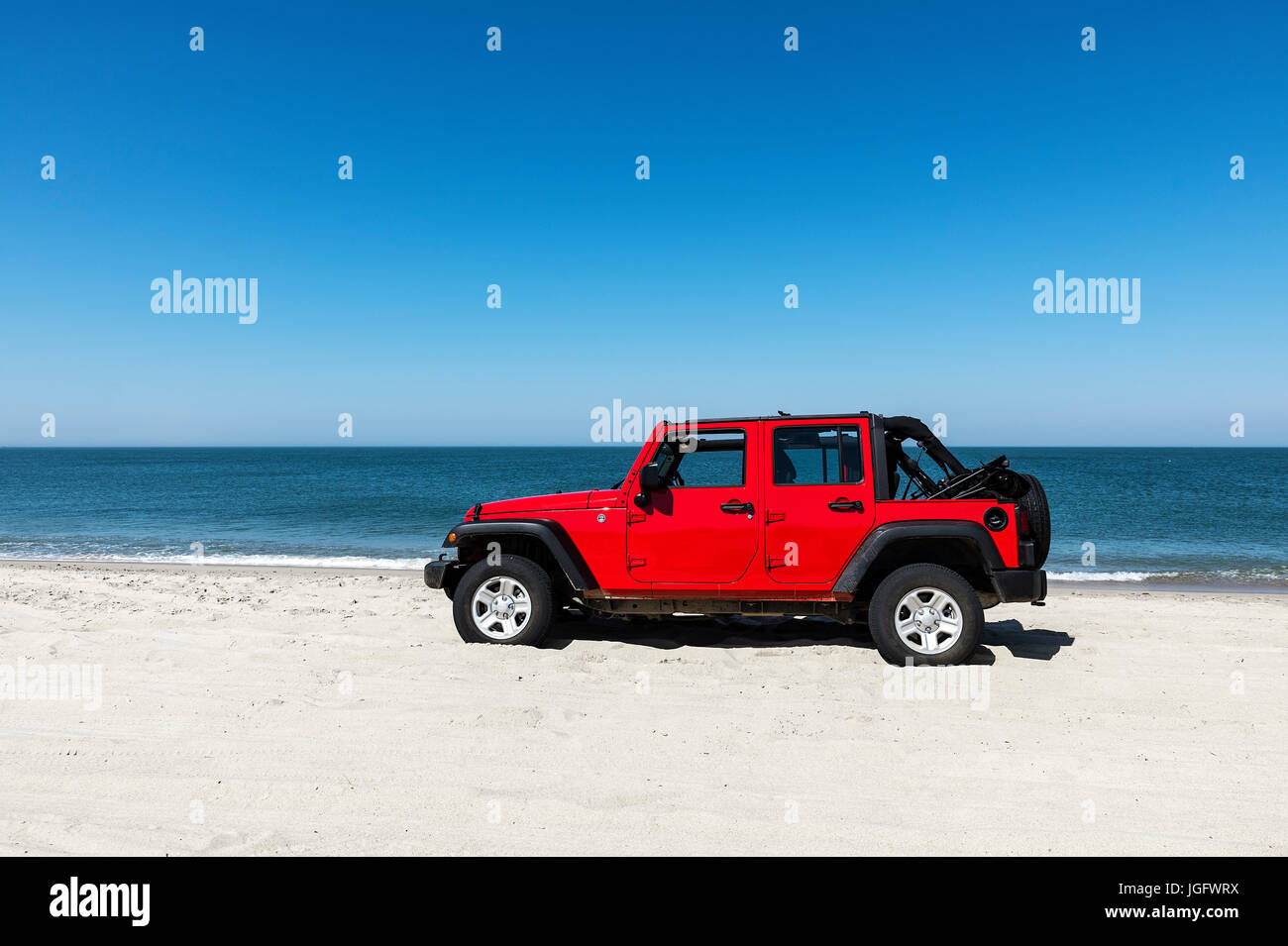 Parcheggiato SUV, Grande Punto spiaggia, Nantucket, Massachusetts, STATI UNITI D'AMERICA. Foto Stock