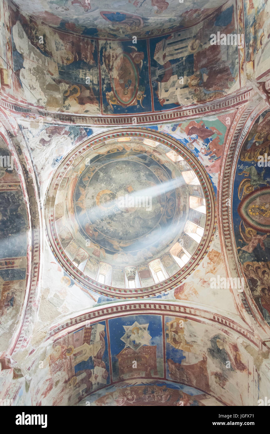 Murale del Cristo Pantocrator sulla cupola centrale nella cattedrale della Natività della Vergine, Monastero di Gelati, Kutaisi, Imereti provincia (Mkhare), Georgia Foto Stock