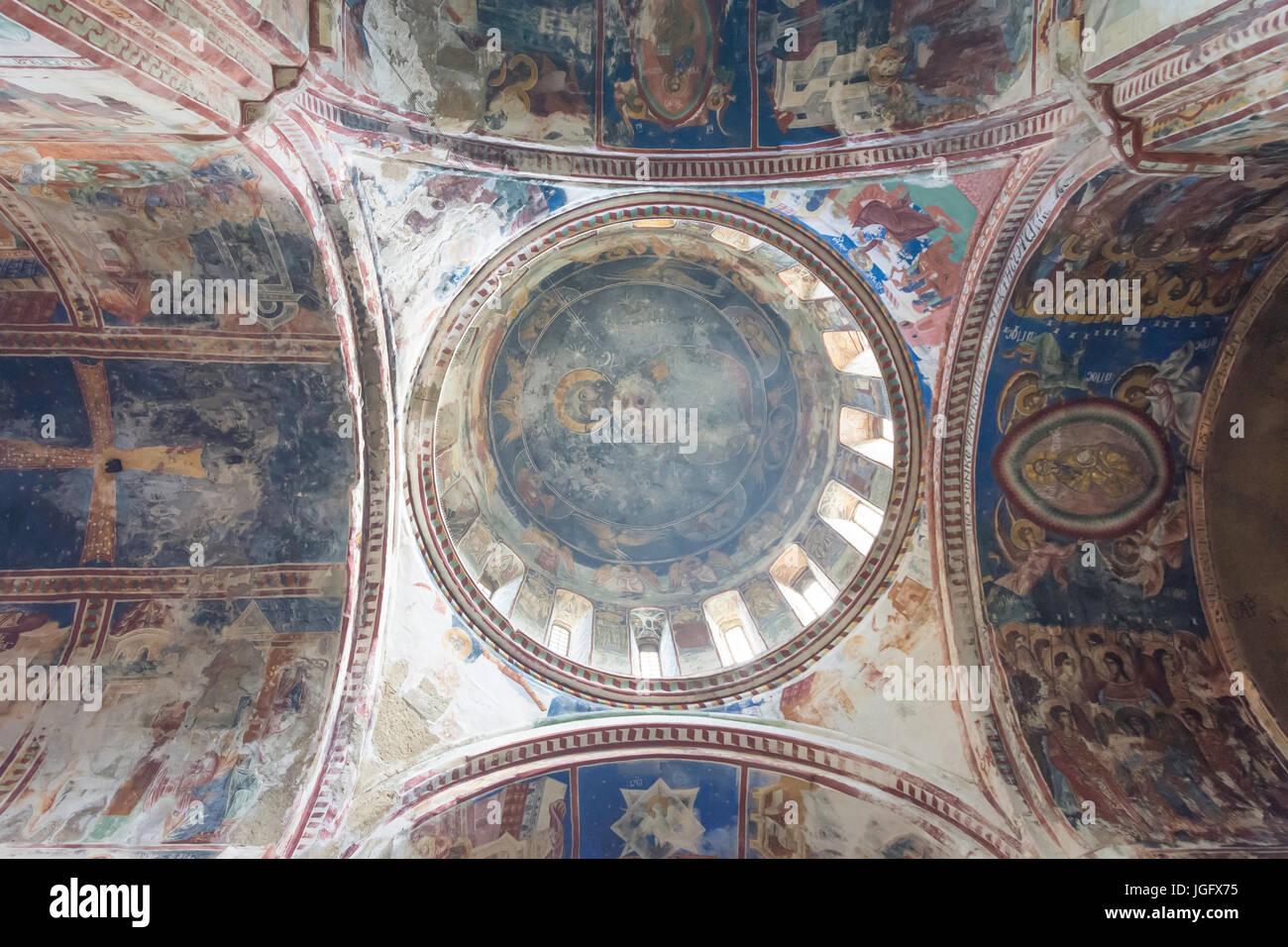 Murale del Cristo Pantocrator sulla cupola centrale nella cattedrale della Natività della Vergine, Monastero di Gelati, Kutaisi, Imereti provincia (Mkhare), Georgia Foto Stock