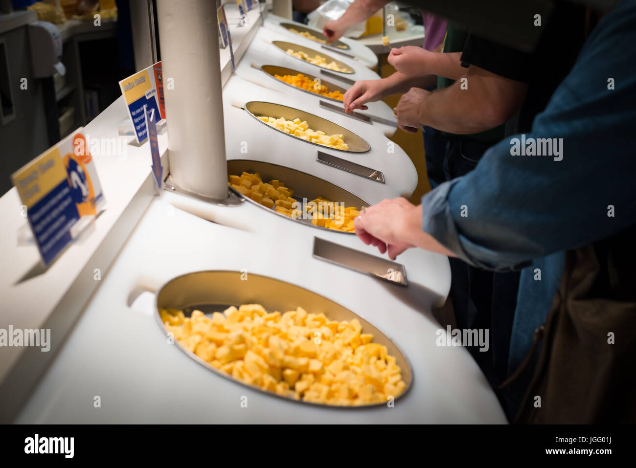 Campioni di formaggio al Tillamook fabbrica di formaggio Foto Stock