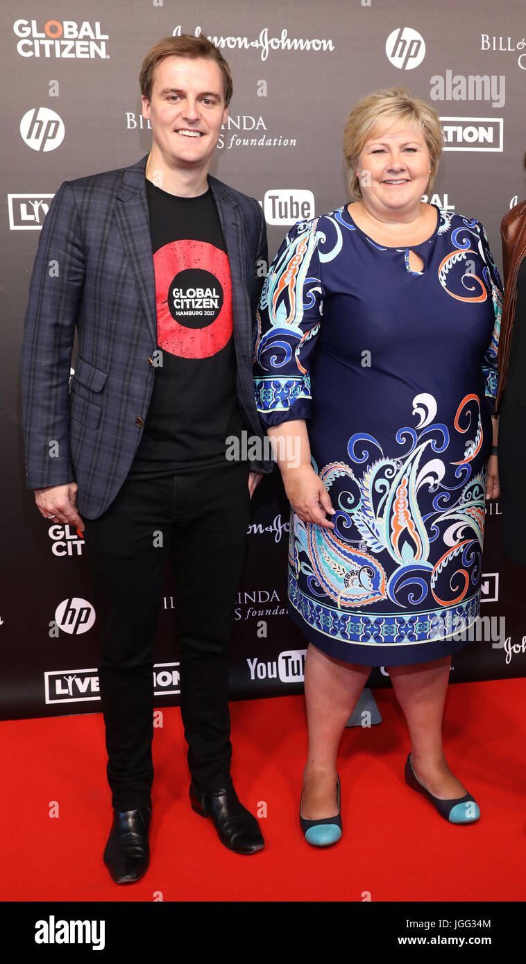 Amburgo, Germania. 06 Luglio, 2017. Hugh Evans, cittadino globale CEO e del Primo Ministro norvegese Erna Solberg arriva al primo cittadino globale concerto del Festival di Amburgo, Germania, 06 luglio 2017. Il Vertice del G20 dei capi di Stato e di governo si svolge il 7 e 8 luglio 2017 ad Amburgo. Foto: Georg Wendt/dpa/Alamy Live News Foto Stock