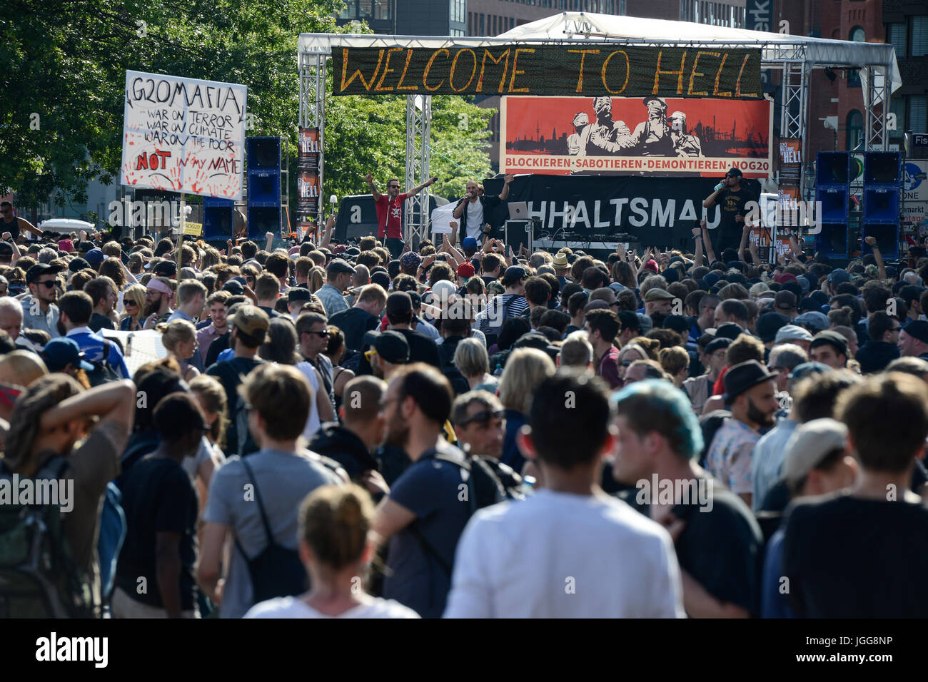 Amburgo, Germania. 6 Luglio, 2017. Germania, Amburgo, protesta rally "Benvenuti all'inferno" contro summit G-20 nel luglio 2017 Credit: Joerg Boethling/Alamy Live News Foto Stock