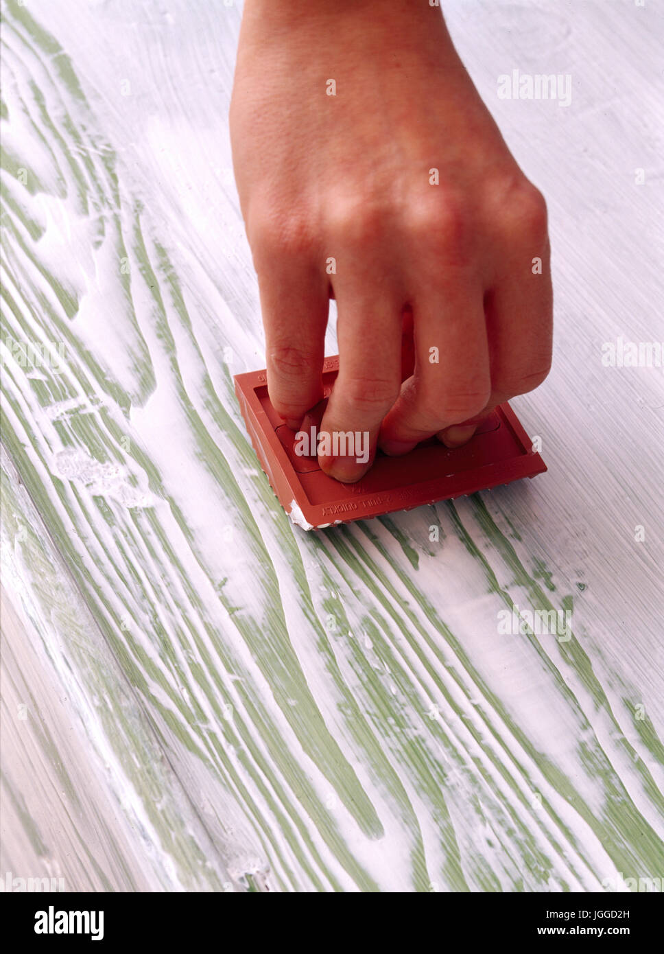 Close-up di una mano creando una pettinatura effetto vernice Foto Stock
