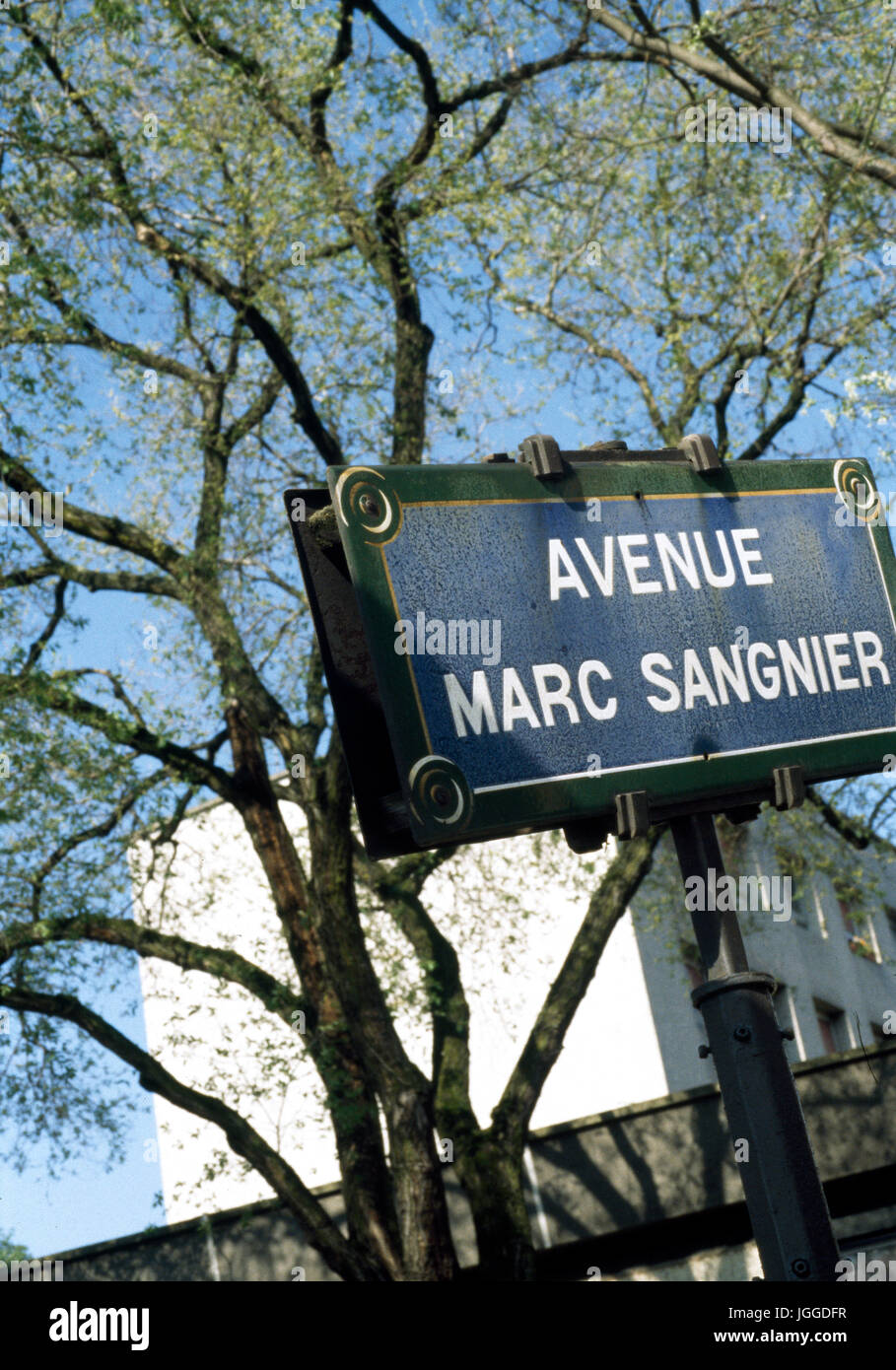 Francese sul mercato delle pulci segno a Avenue Marc Sangnier a Parigi Foto Stock