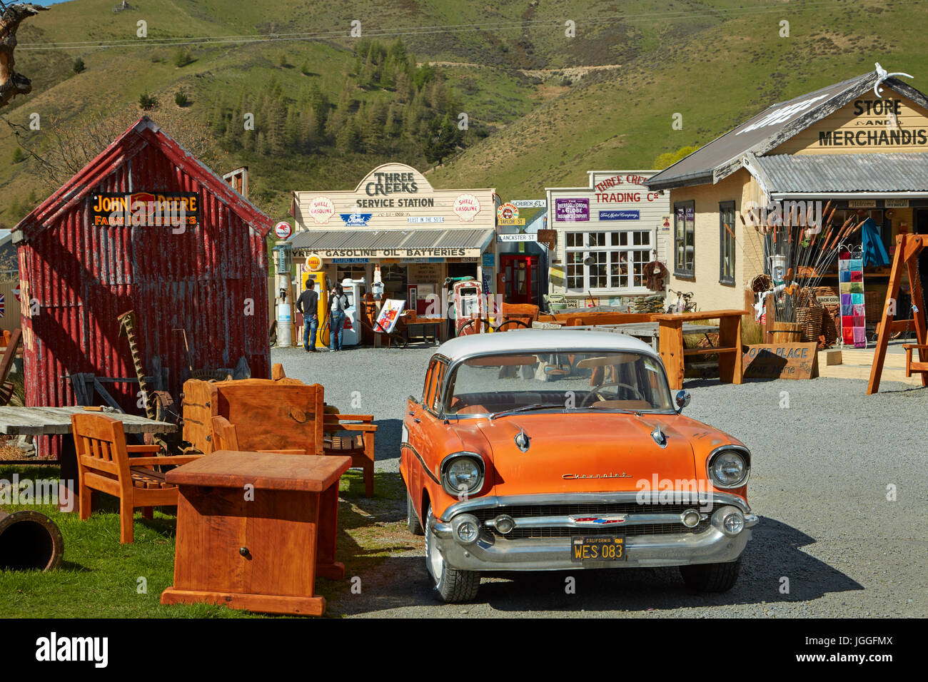 1957 Chevrolet a tre insenature Trading Company, Passo Burkes, Mackenzie Country, Canterbury, Isola del Sud, Nuova Zelanda Foto Stock