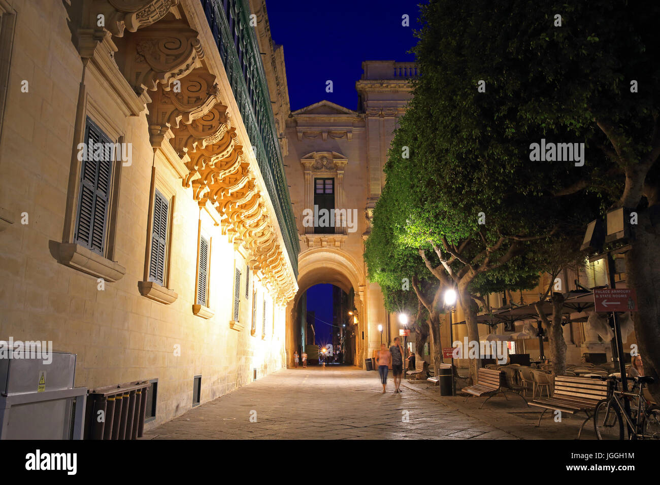 Tramonto sul lato del Grand Master's Palace, in Piazza della Repubblica, Valletta, Malta Foto Stock