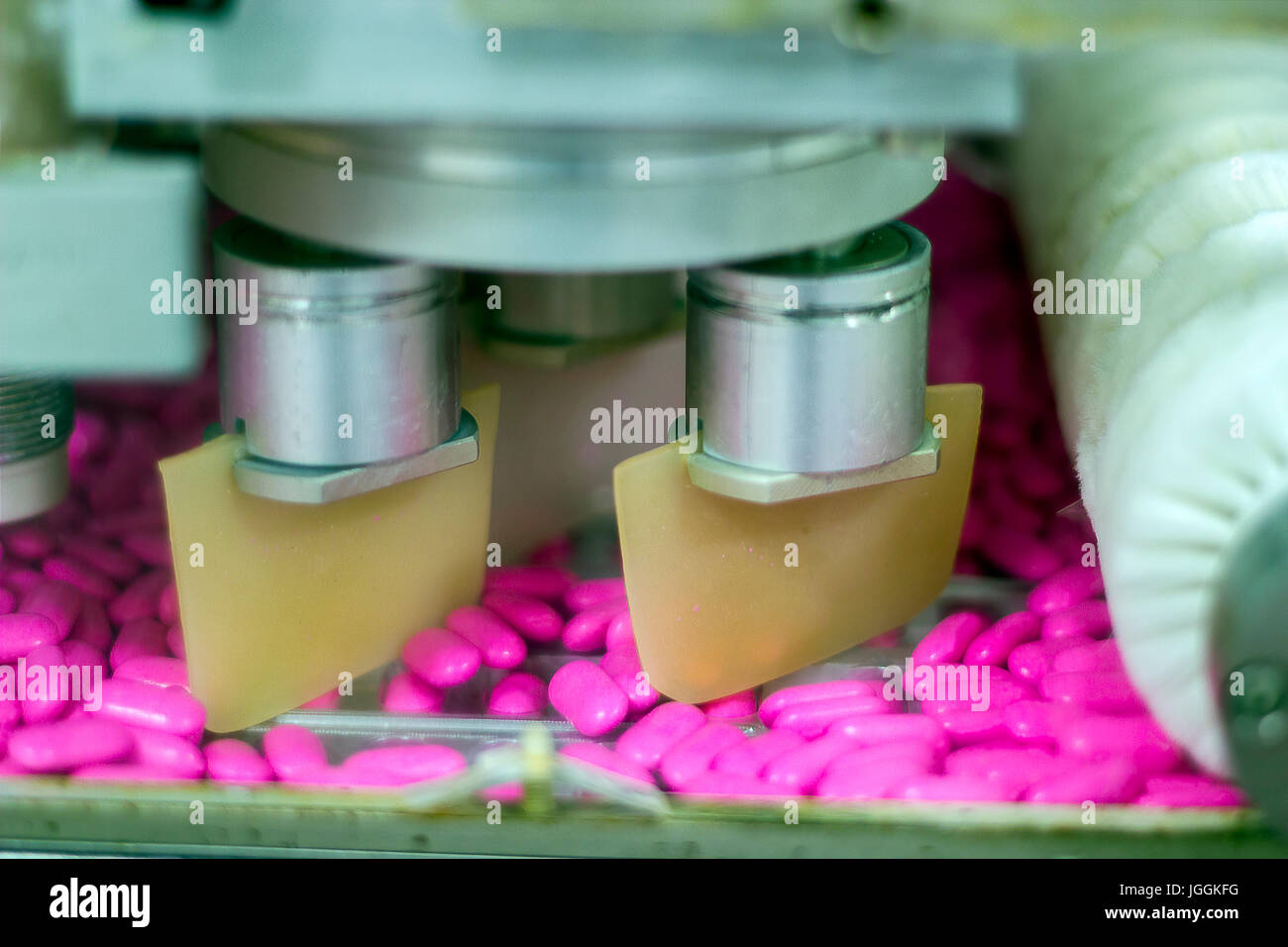 Pillole in confezione blister farmaceutica degli imballaggi alla linea di confezionamento. Industria farmaceutica. Fabbricazione di medicina. Apparecchiature farmaceutiche. Foto Stock