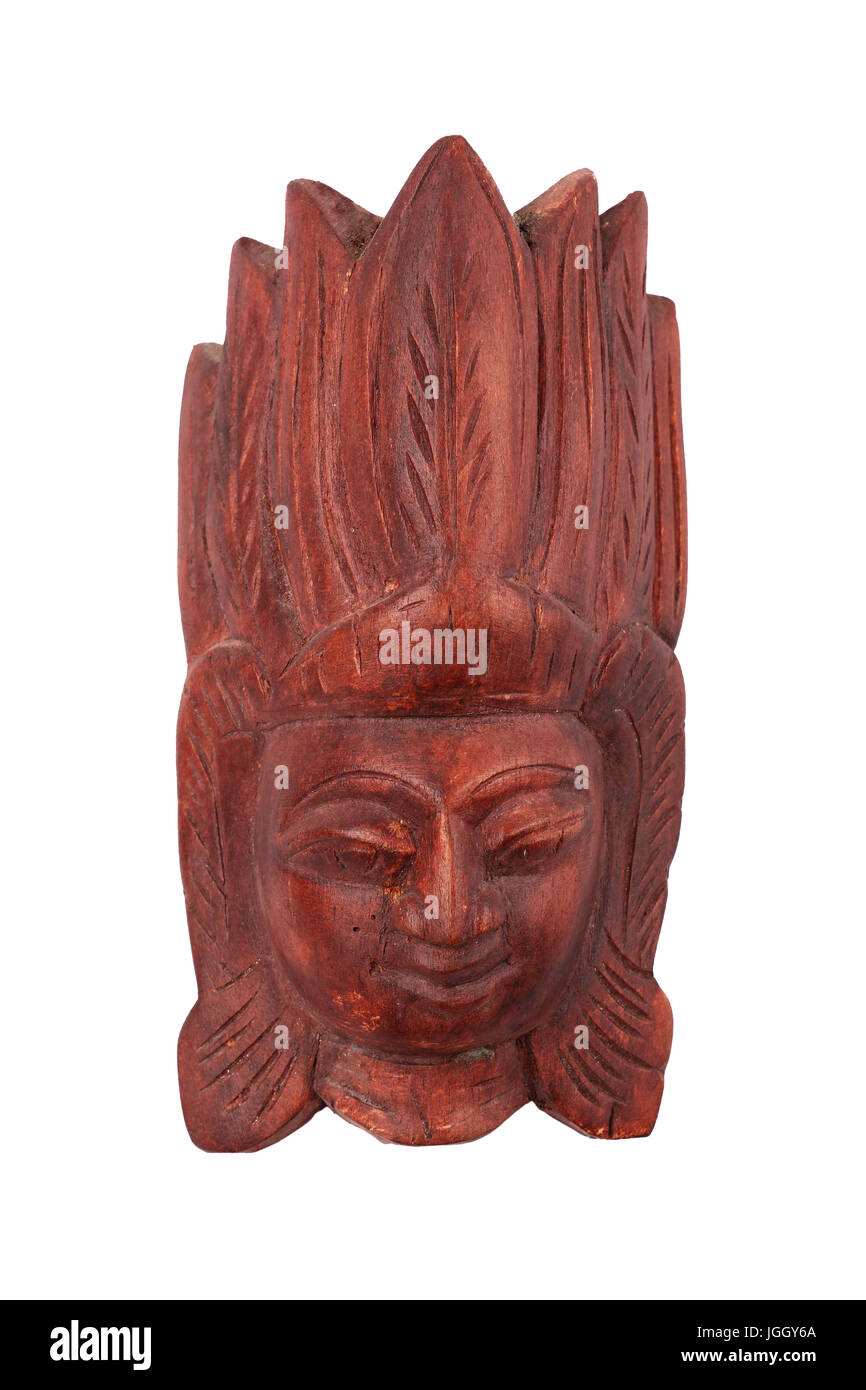 Scolpita in legno originale dello Sri Lanka o etnico indiano maschera marrone con volto umano, testa di legno rosso isolato su sfondo bianco Foto Stock