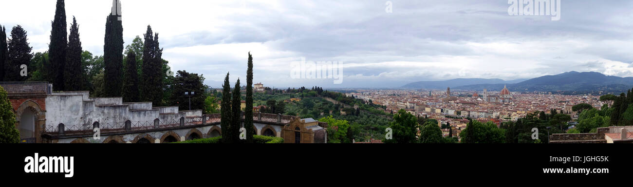 Veiw meridionale di Firenze dalla Abbazia di San Miniato al Monte Foto Stock