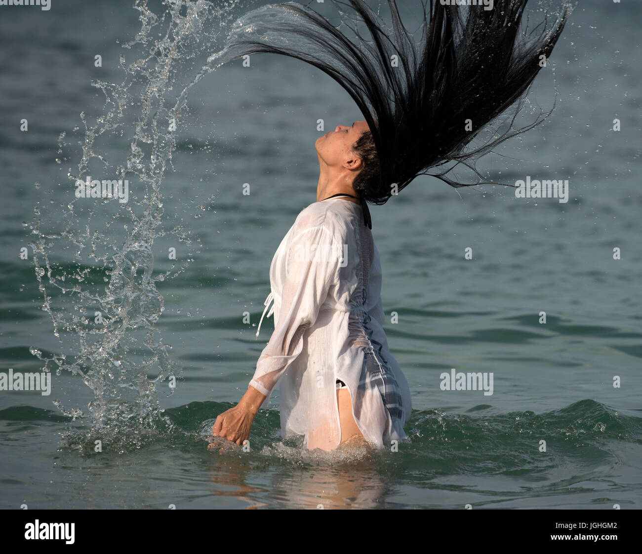 Donna in persona d acqua donna acqua mare Foto stock Alamy