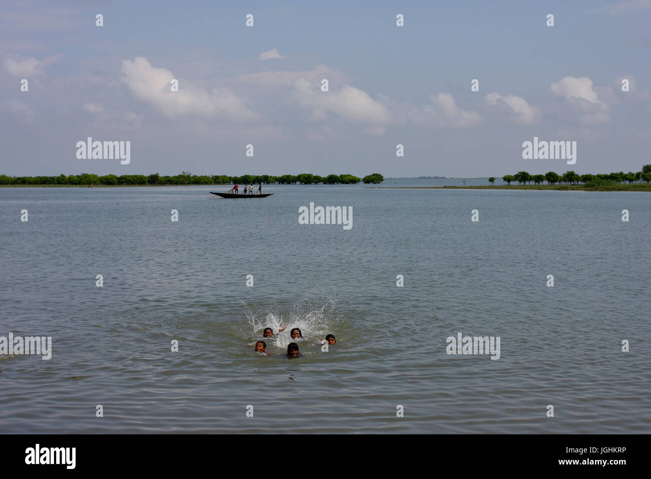 Dingapota Haor o Dingapota esteso marsh in Mohonganj nel distretto di Netrokona. Bangladesh. Foto Stock
