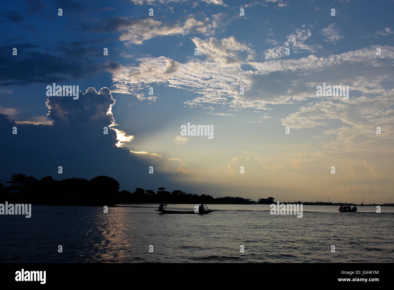 Dingapota Haor o Dingapota esteso marsh in Mohonganj nel distretto di Netrokona. Bangladesh. Foto Stock