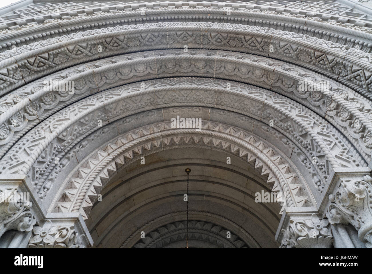 Ornati, intagliato e dettagliata dell'architettura di pietra archway Foto Stock
