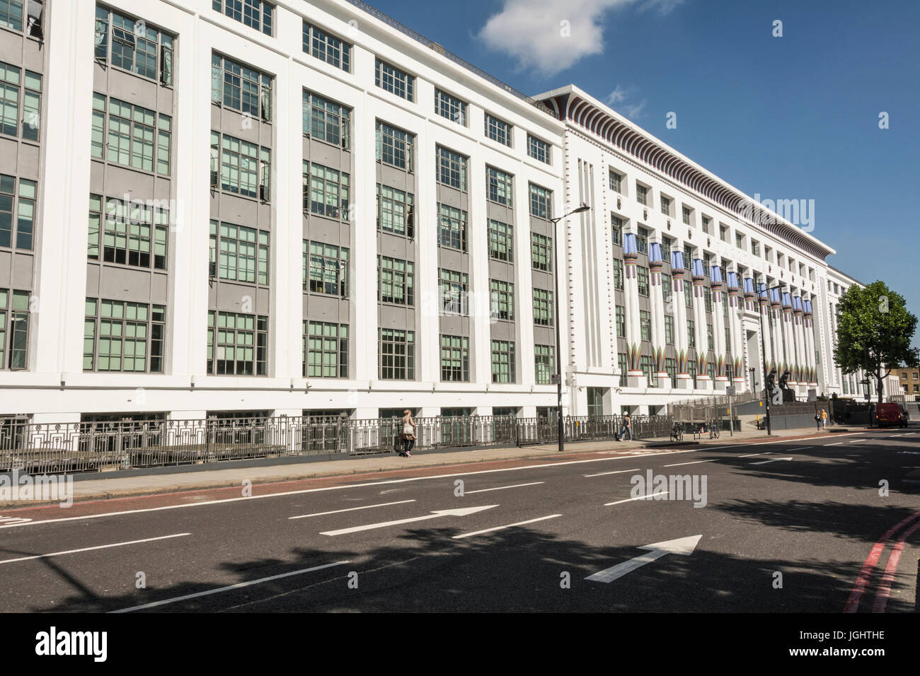 Greater London House, ex Carreras fabbrica di sigarette, in Mornington Crescent, Camden, London, Regno Unito Foto Stock