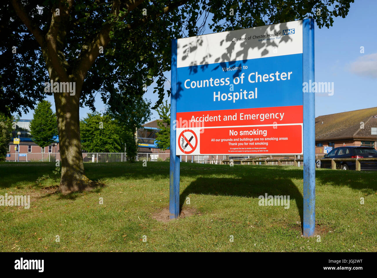 Insegne per esterni al di fuori della contessa di Chester ospedale a Chester Regno Unito Foto Stock
