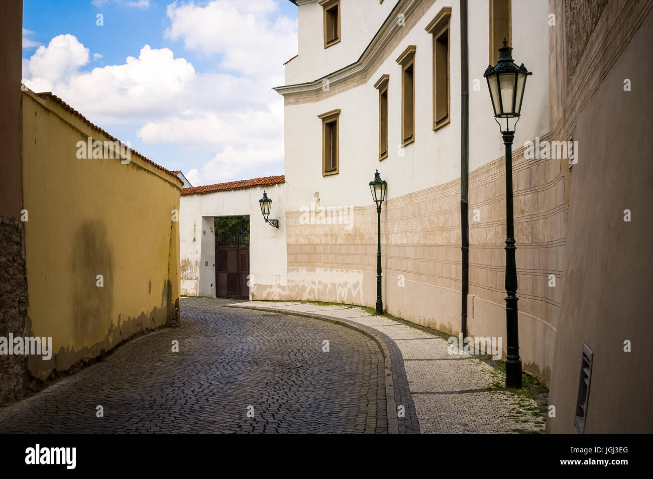 Un po' di lastricato in pietra street nel centro storico di Praga, Repubblica Ceca. Foto Stock