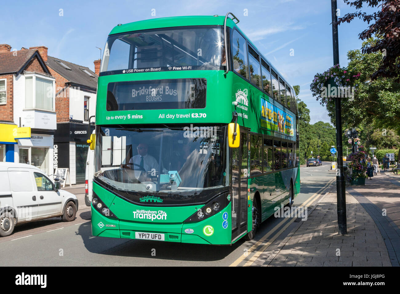 Il Nottingham City Transport (NCT) bus di biogas in West Bridgford, Nottinghamshire, England, Regno Unito Foto Stock
