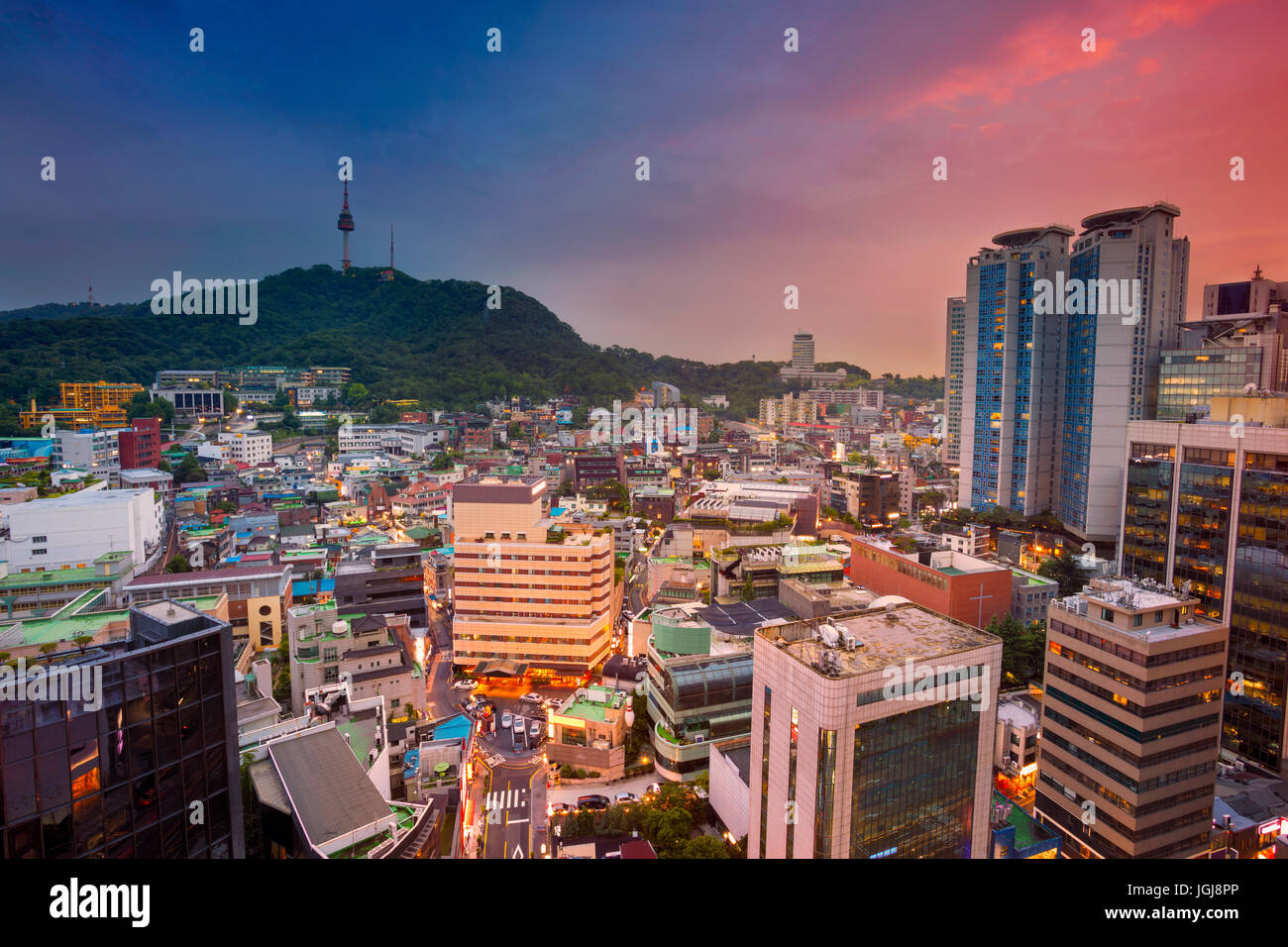 Seoul. Immagine del centro cittadino di Seoul durante il blu crepuscolo ora. Foto Stock